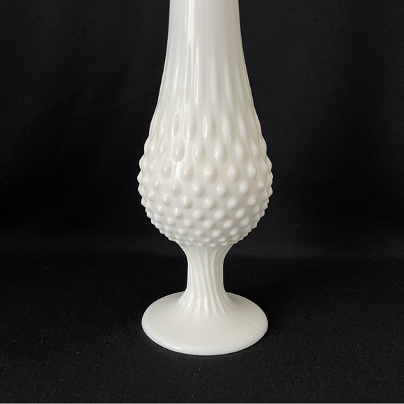 Swung Vase - Fenton Hobnail Milk Glass - Vintage - Picture 6 of 11